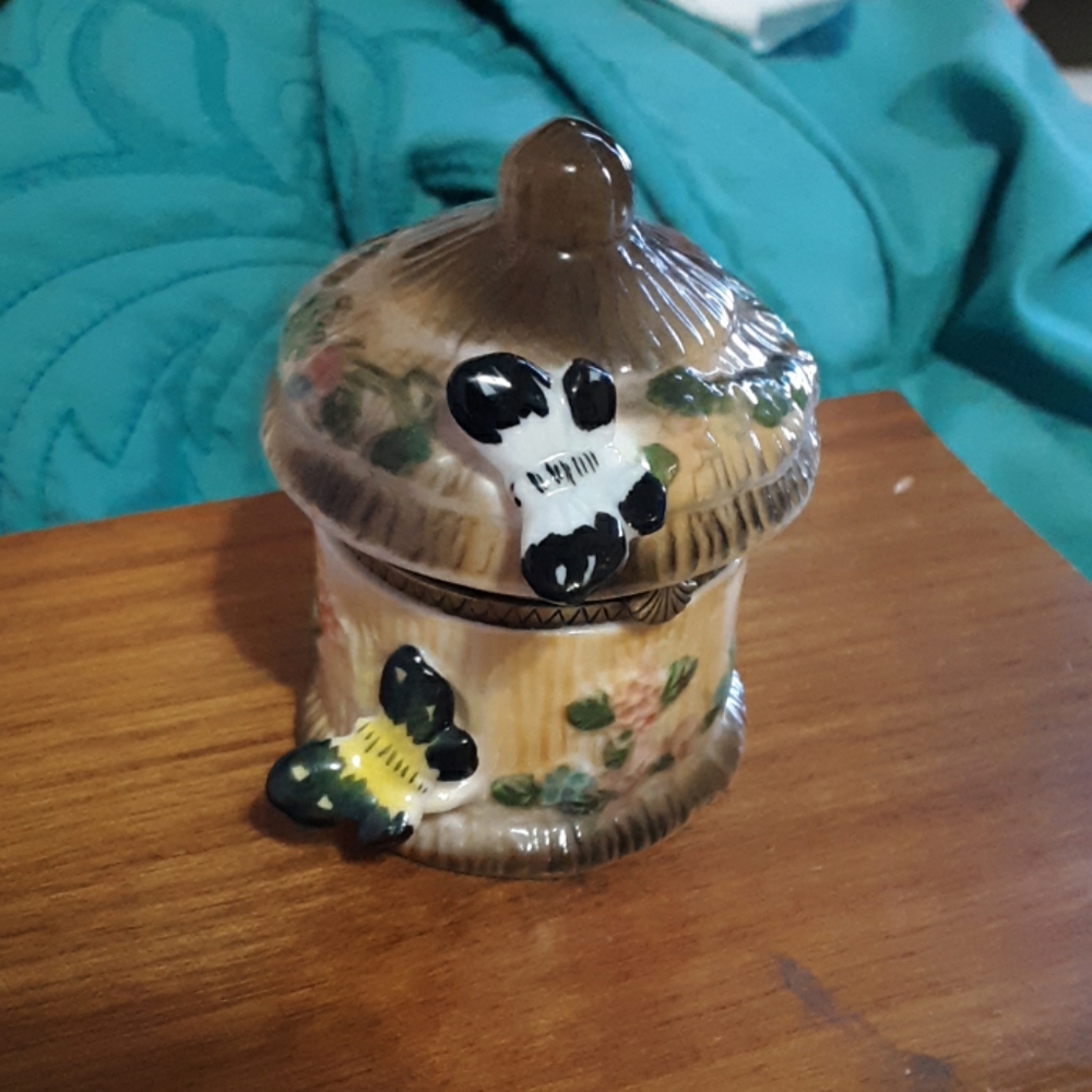 Vintage butterfly trinkit box